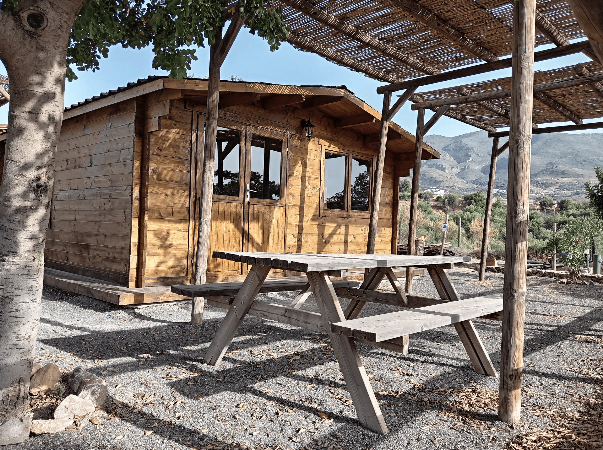 alojamiento en cabañas de madera camping almócita
