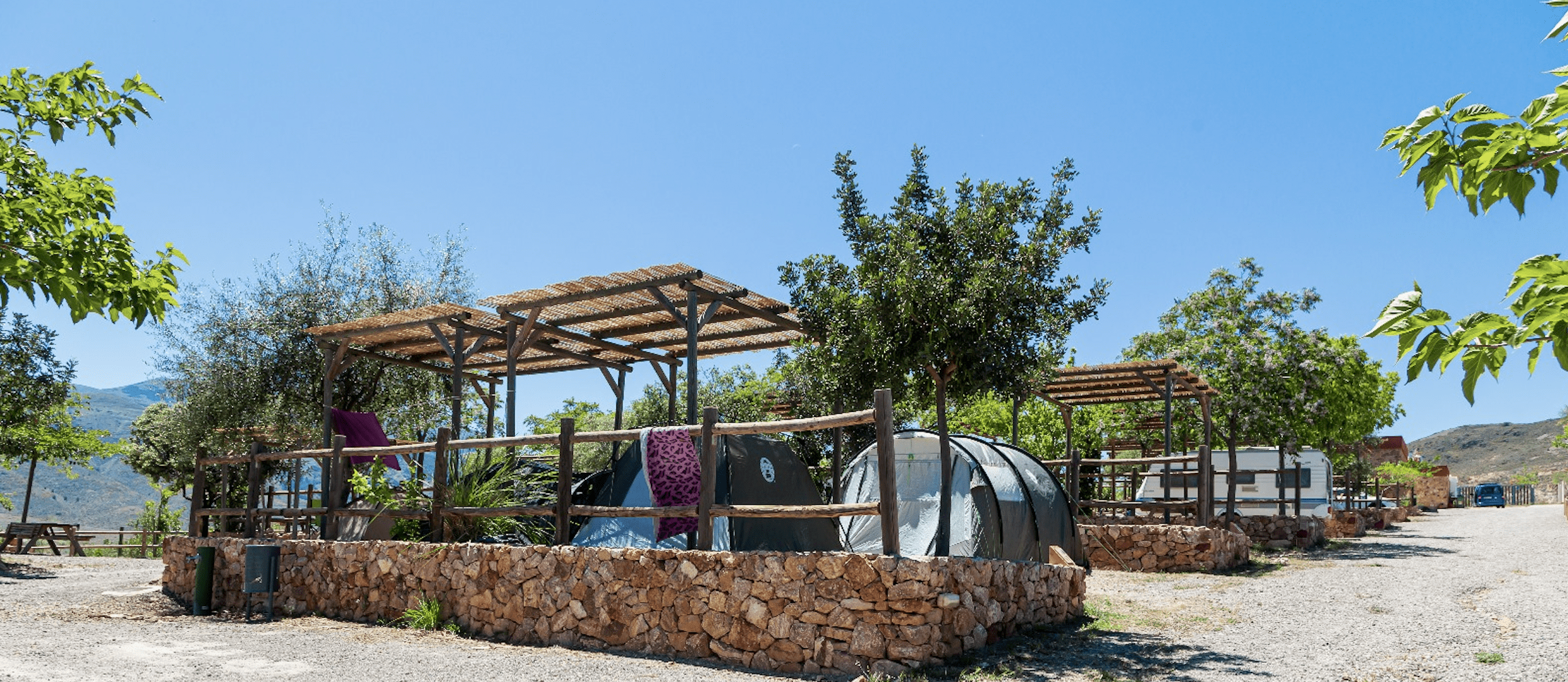 alojamiento en parcelas camping almócita